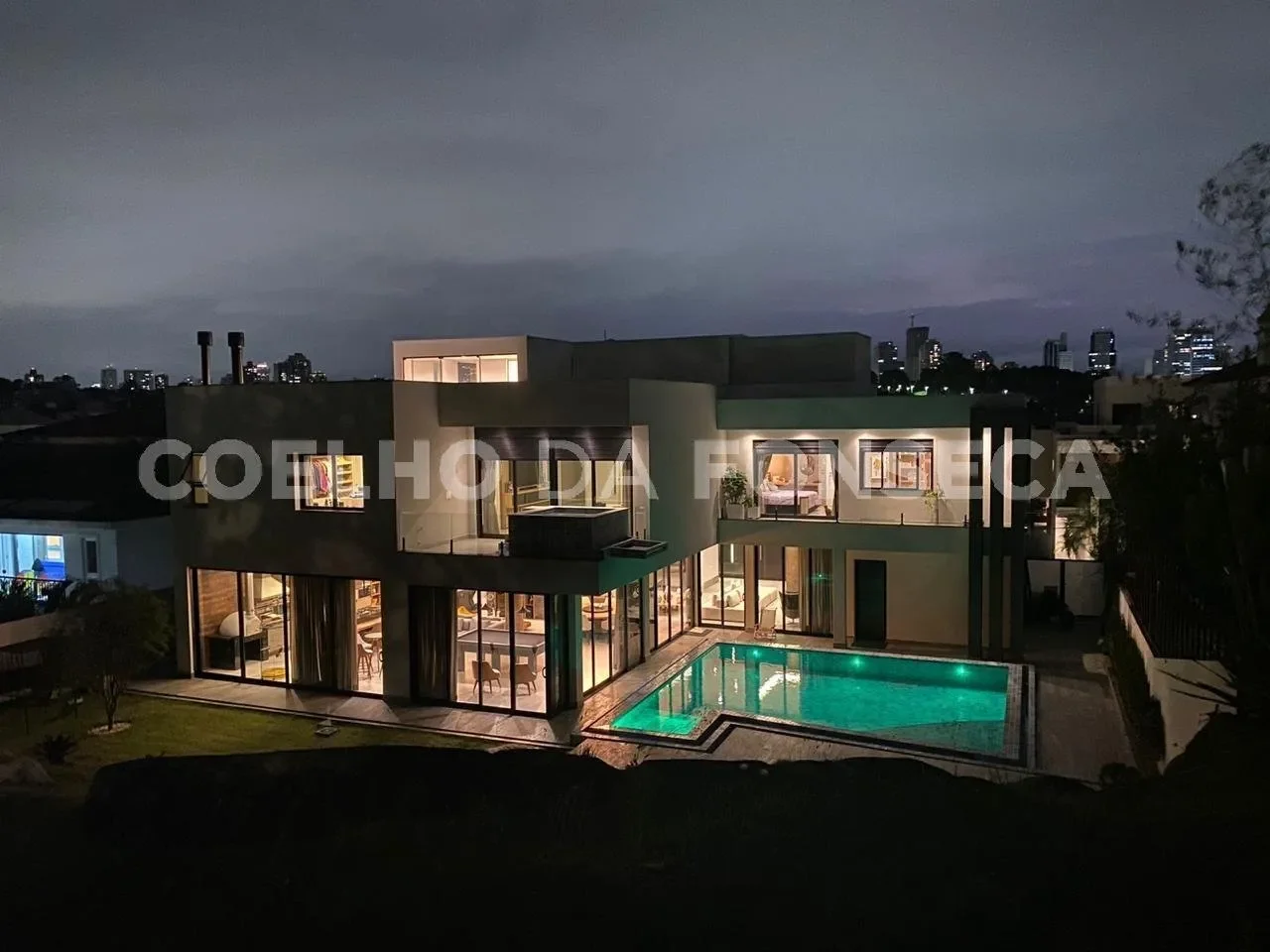 Exterior photo 2