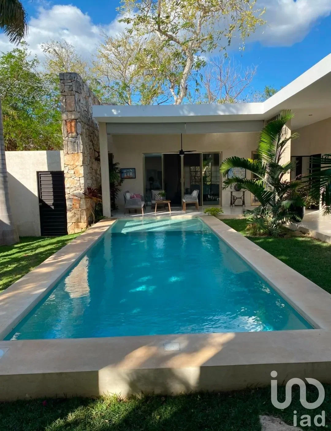 Exterior photo 6