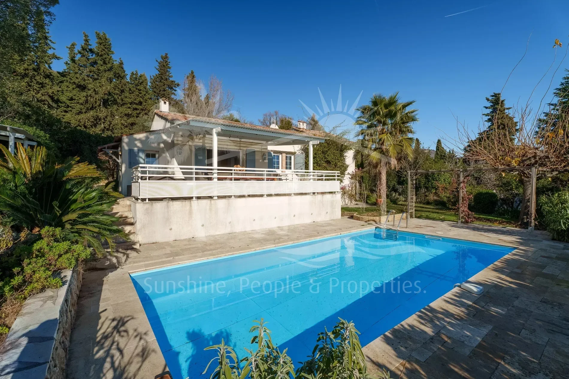 Exterior photo 5