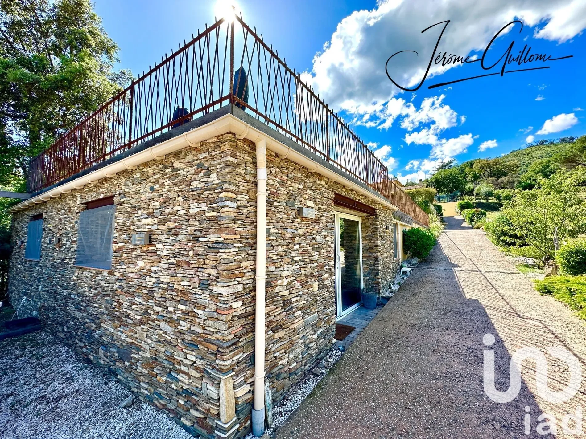 Exterior photo 10
