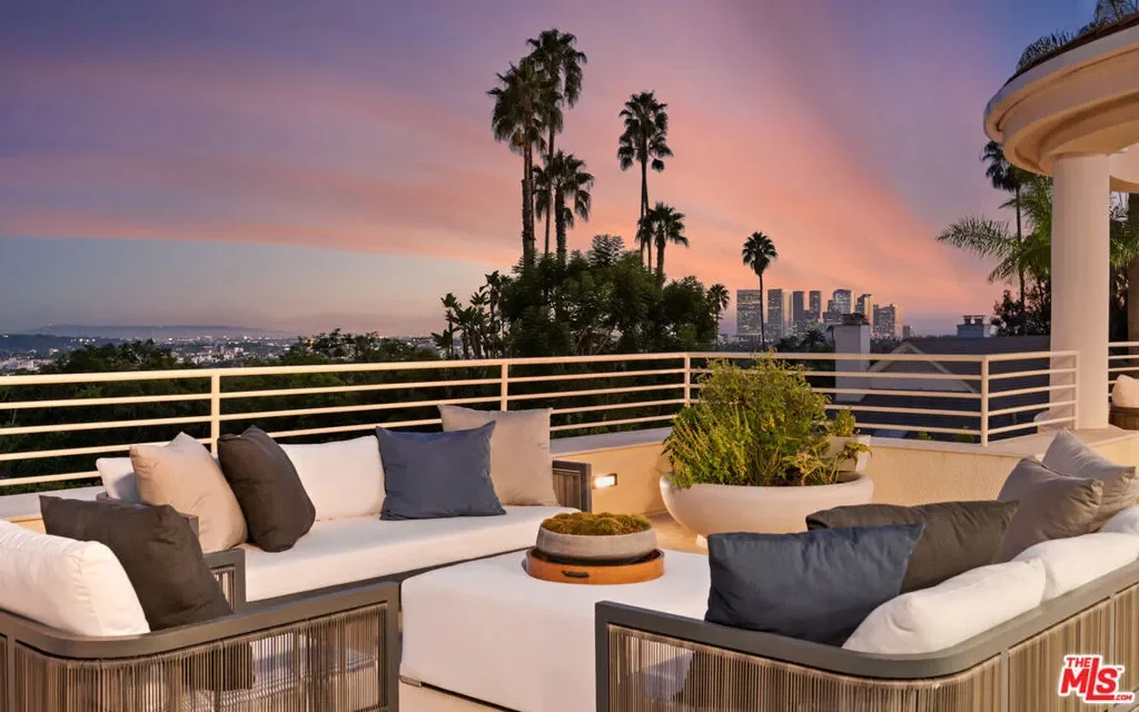 816 Monte Leon Drive, Beverly Hills, California, United States. - Photo 22