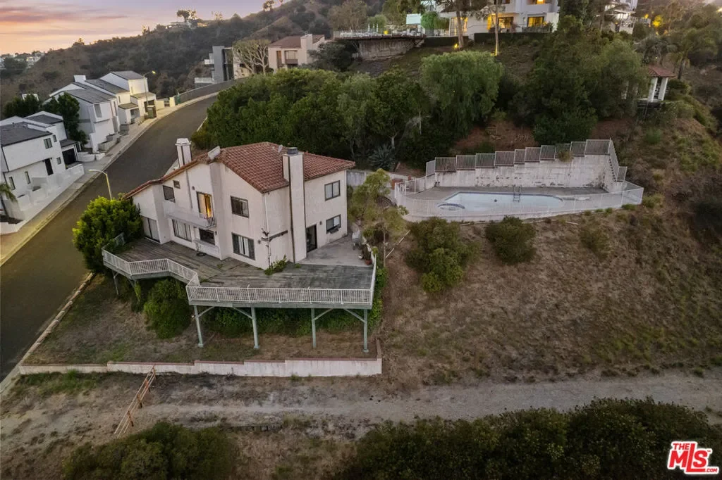 1842 N Crescent Heights Boulevard, Los Angeles, California, United States. - Photo 29