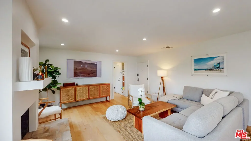 22626 Pacific Coast Highway 22, Malibu, California, United States. - Photo 6