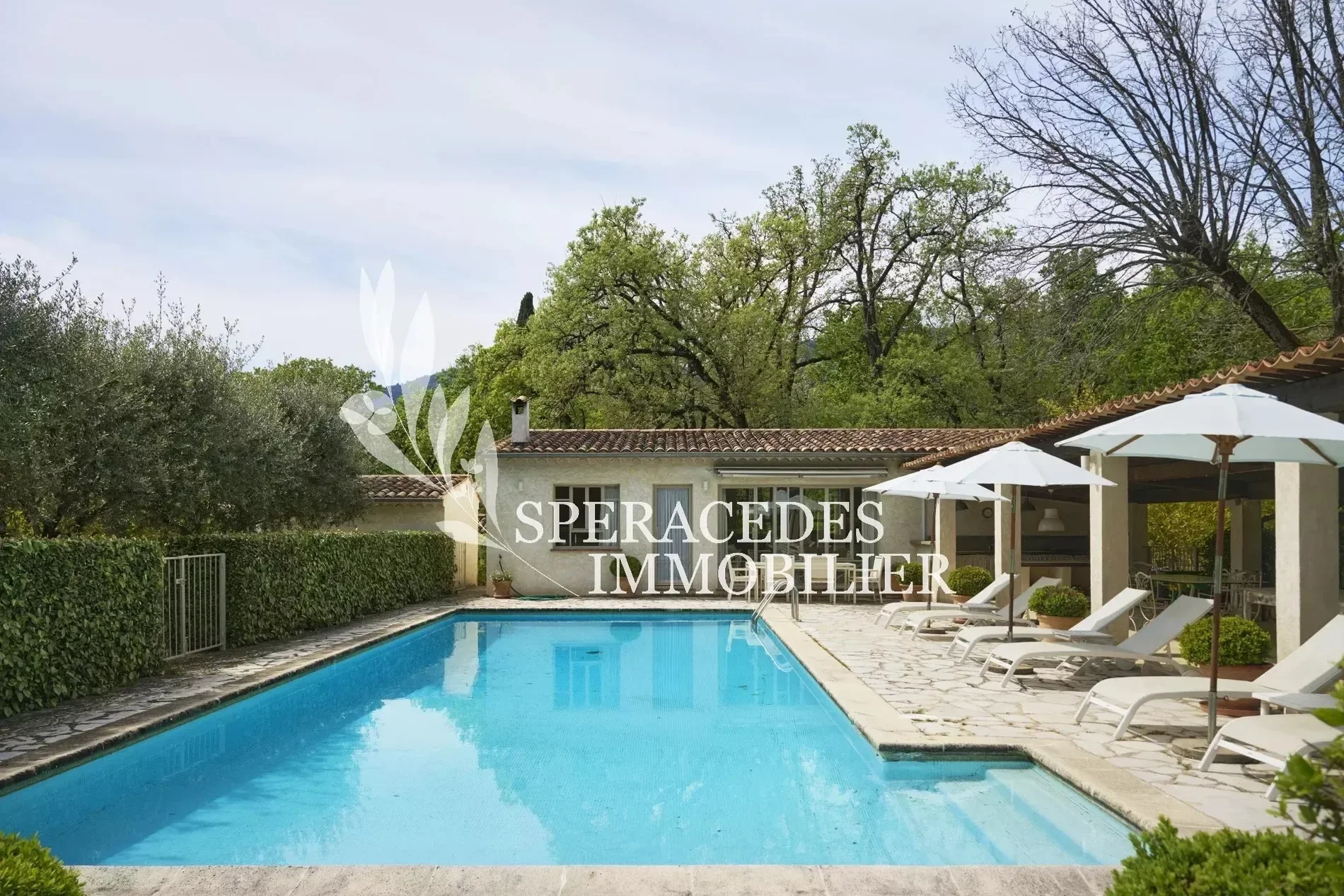 Exterior photo 6