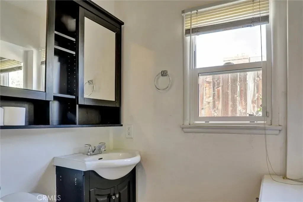 15123 Killion Street, Los Angeles, California, United States. - Photo 16