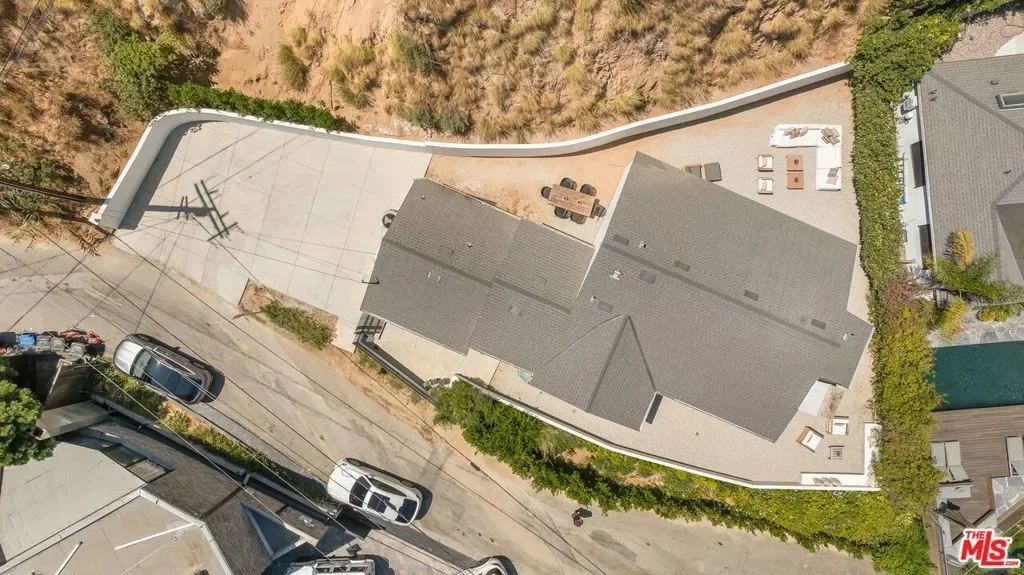 8353 Sunset View Drive, Los Angeles, California, United States. - Photo 21