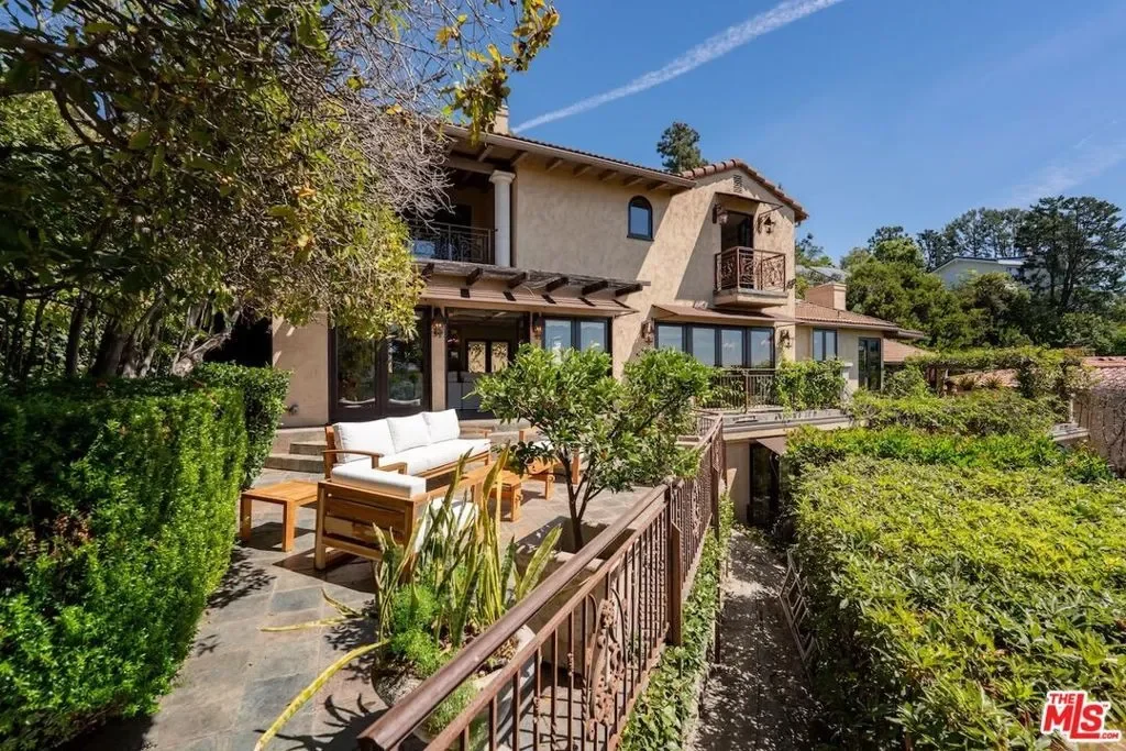 6930 Oporto Drive, Los Angeles, California, United States. - Photo 23