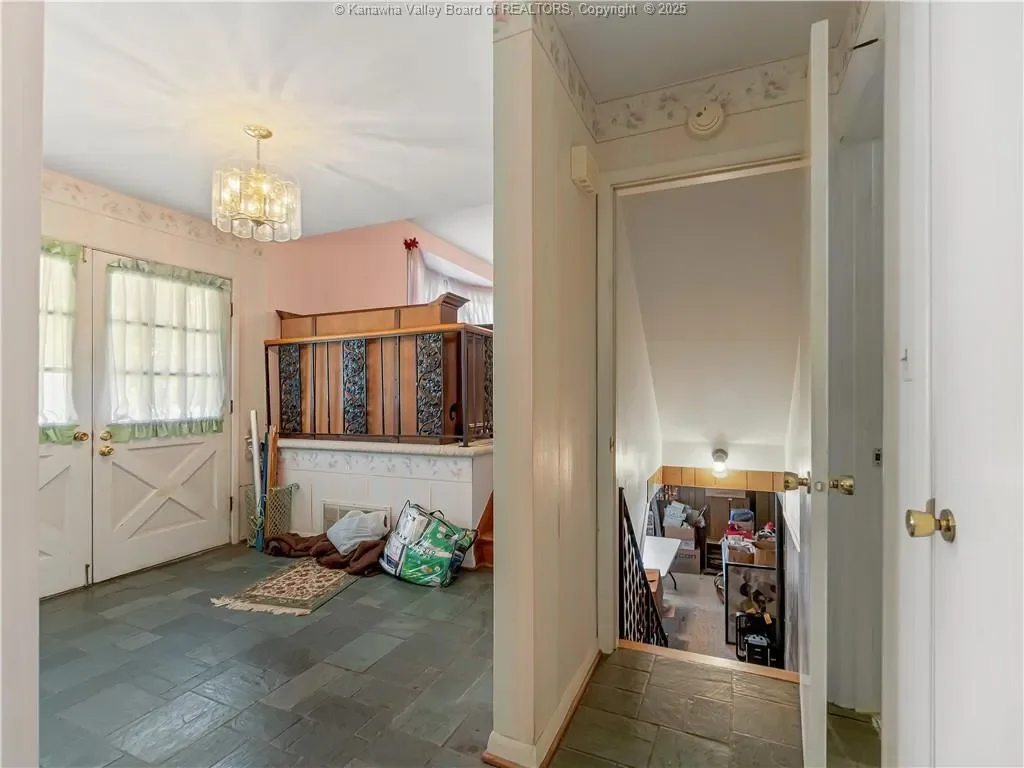 822 Whispering Way, South Charleston, WV 25303, Charleston, West Virginia, United States. - Photo 5