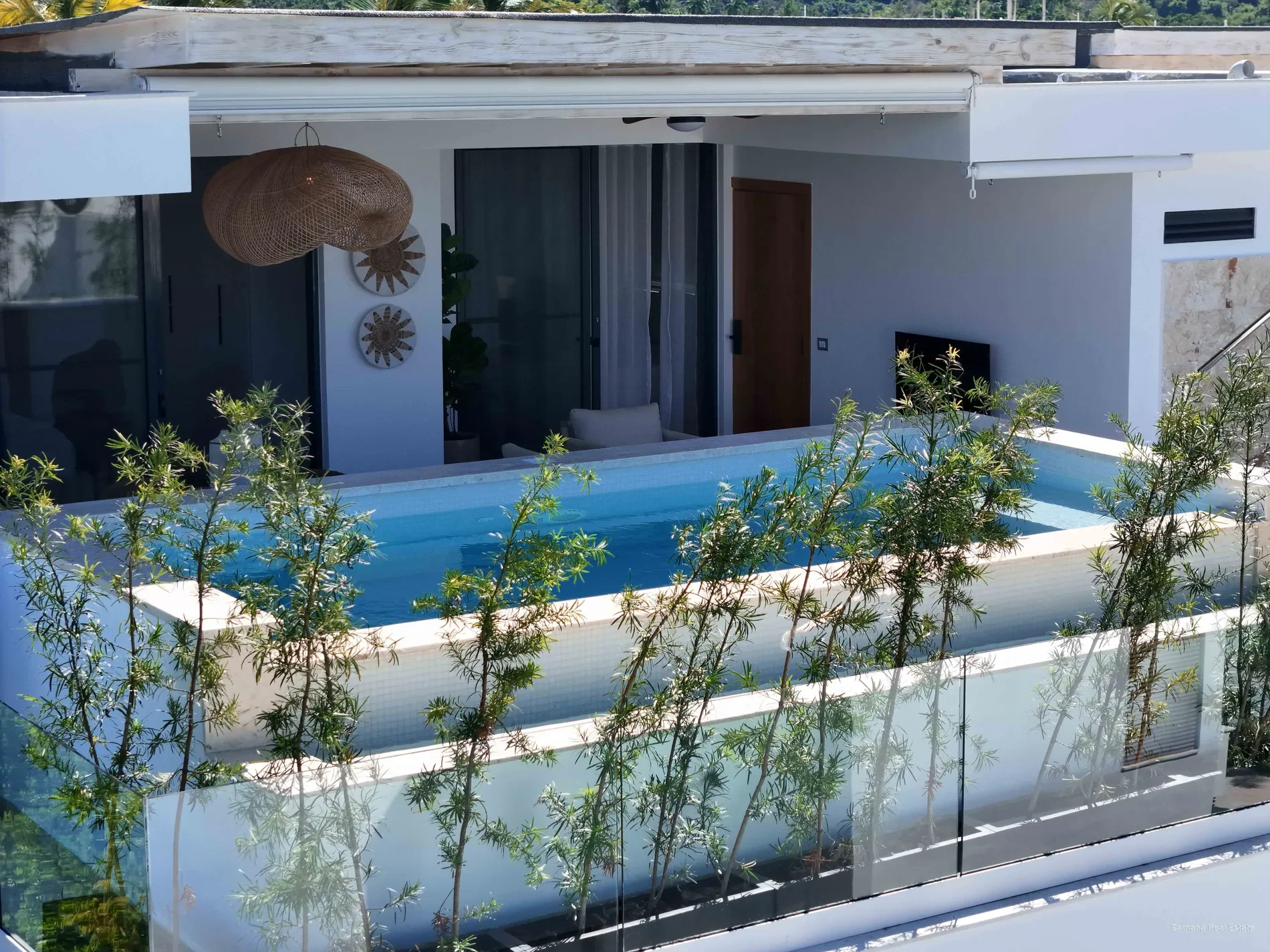 Exterior photo 2