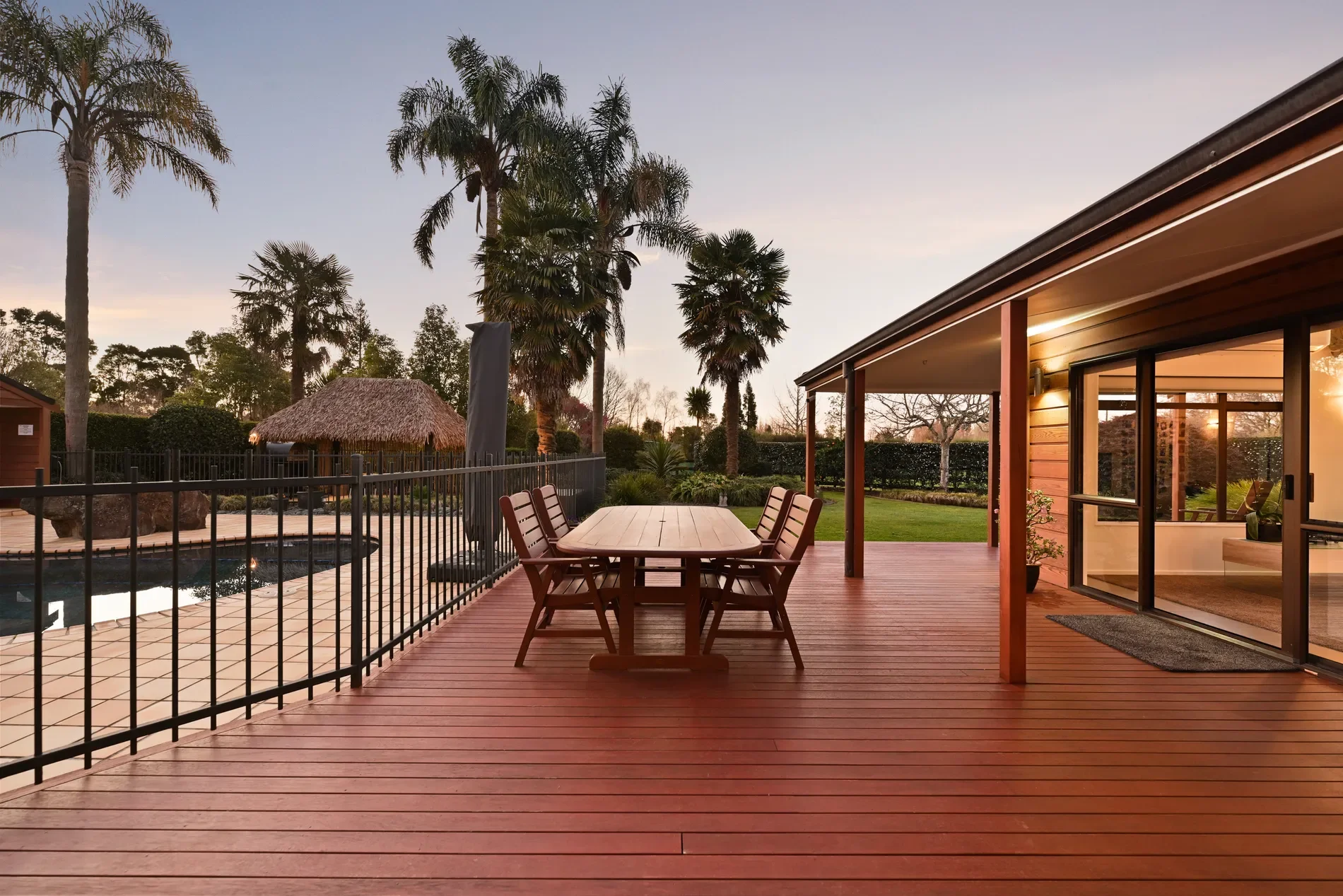 Exterior photo 5