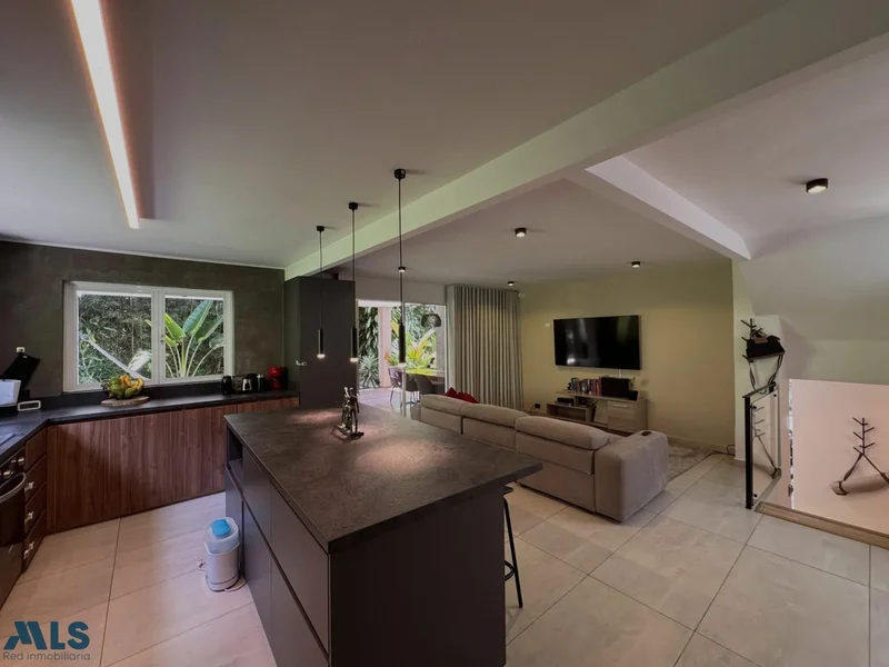 HOUSE FOR SALE IN THE PADRE MARIANITO SECTOR, EL POBLADO
