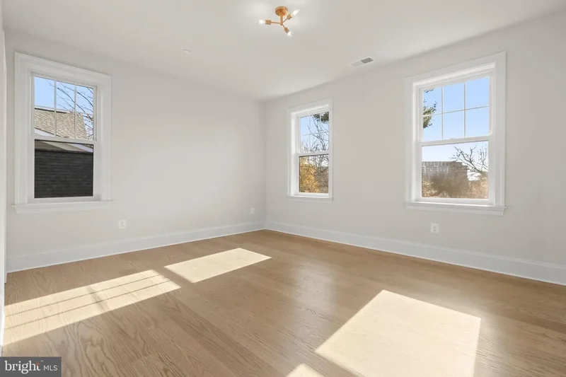 4714 ESSEX AVE, CHEVY CHASE, MD, 20815, USA, Chevy Chase, Maryland, United States. - Photo 57