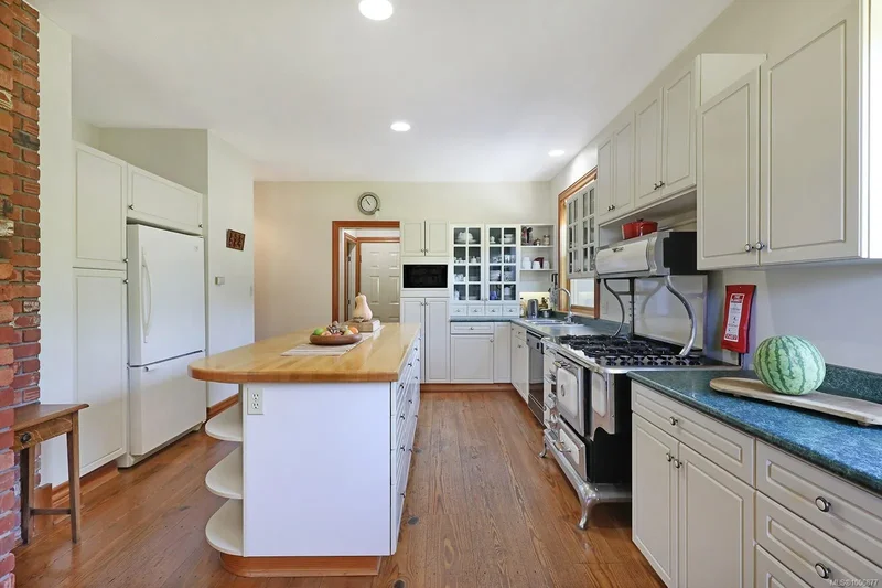 3713 Dove Creek Rd, Courtenay, British Columbia, Canada. - Photo 27