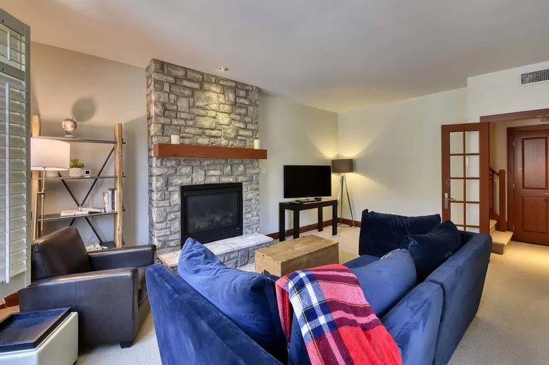 605 Ch. des Skieurs, Mont-Tremblant, Quebec, Canada. - Photo 30