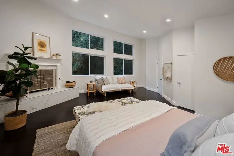 2180 Laurel Canyon Boulevard, Los Angeles, California, United States. - Photo 3