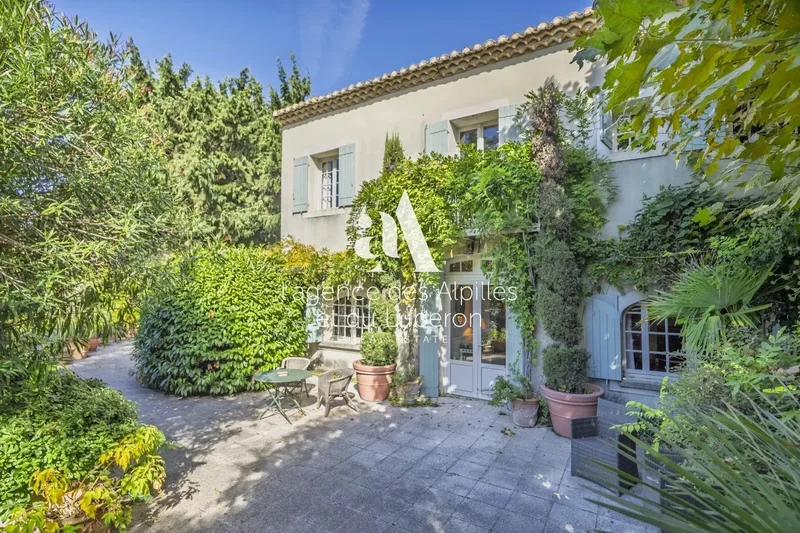 Exquisite 19th-Century Stone Mas in a Peaceful Setting