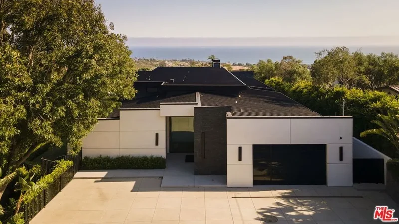 29800 Cuthbert Road, Malibu, California, United States. - Photo 41