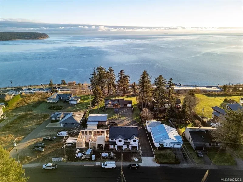 1369 Galerno Rd B, Campbell River, British Columbia, Canada. - Photo 36