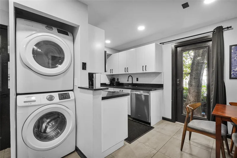621 NE 28th St, Oakland Park, Florida, United States. - Photo 12