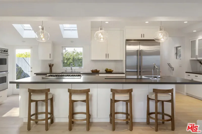 257 Entrada Drive, Santa Monica, California, United States. - Photo 11