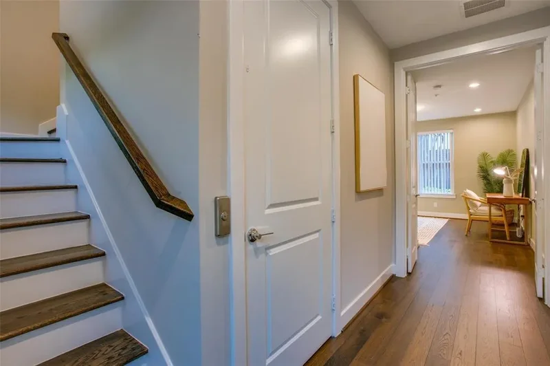 381 E Greenbriar Lane 804, Dallas, Texas, United States. - Photo 26