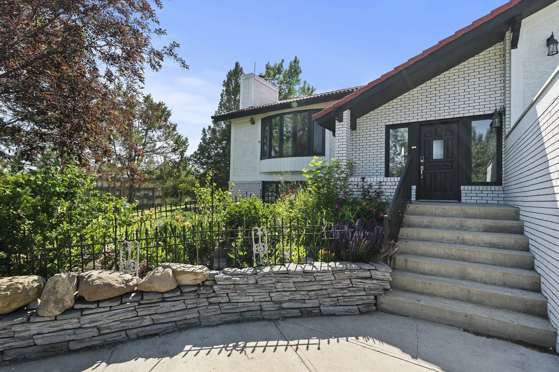 Exterior photo 5