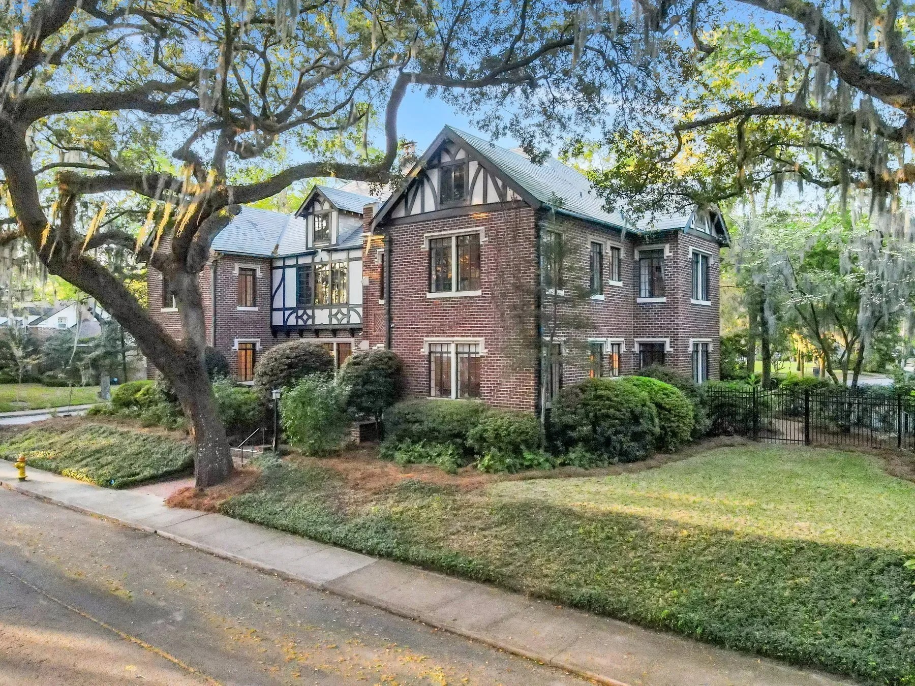 Exterior photo 3