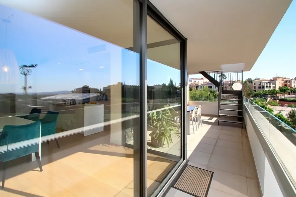 Exterior photo 5