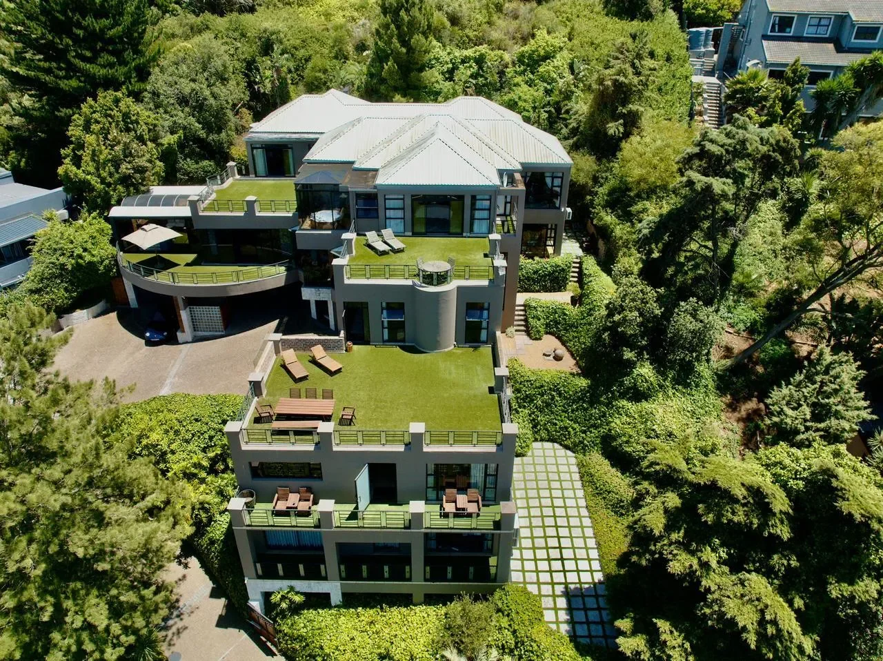 Exterior photo 3