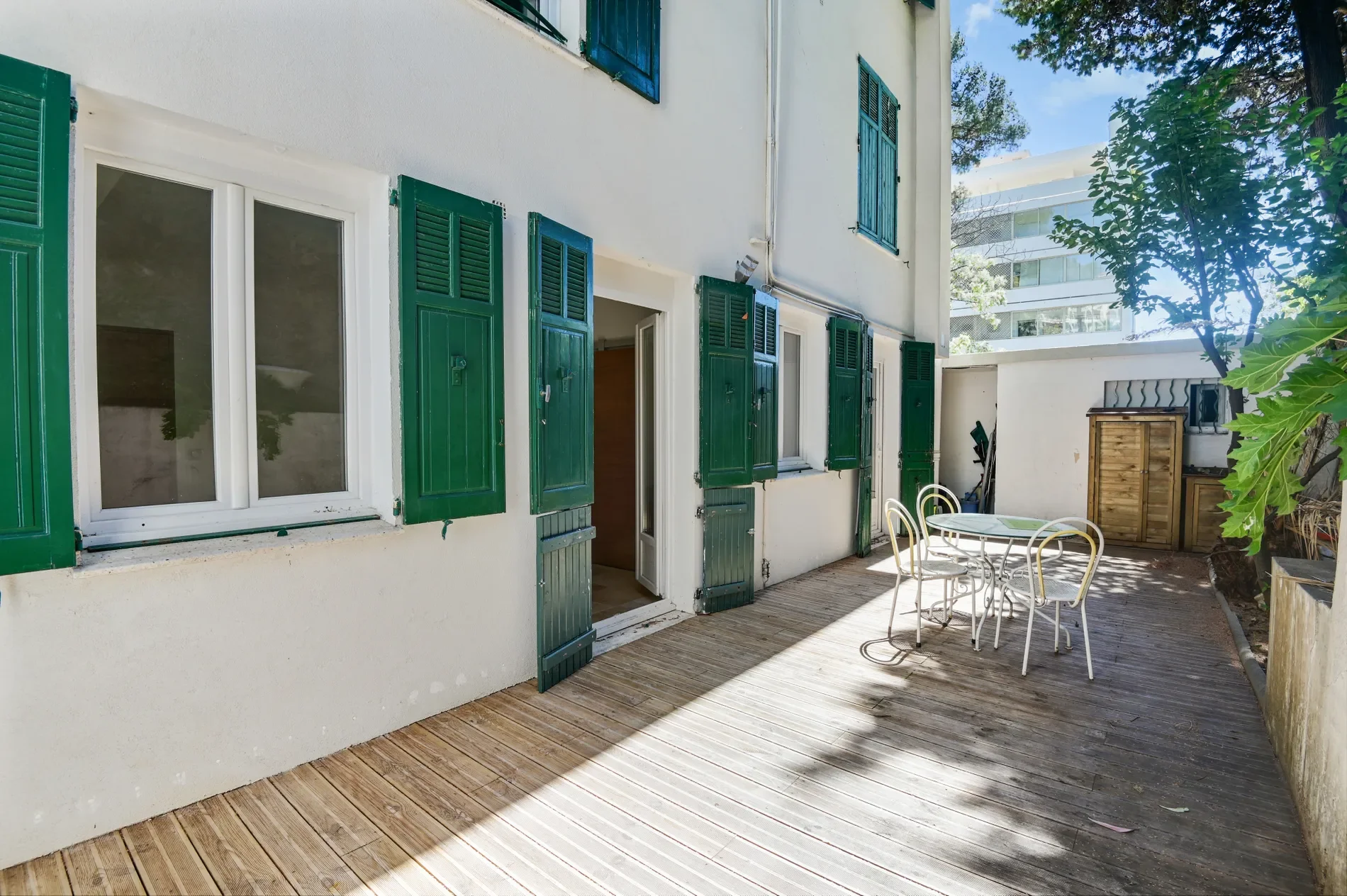 Exterior photo 4