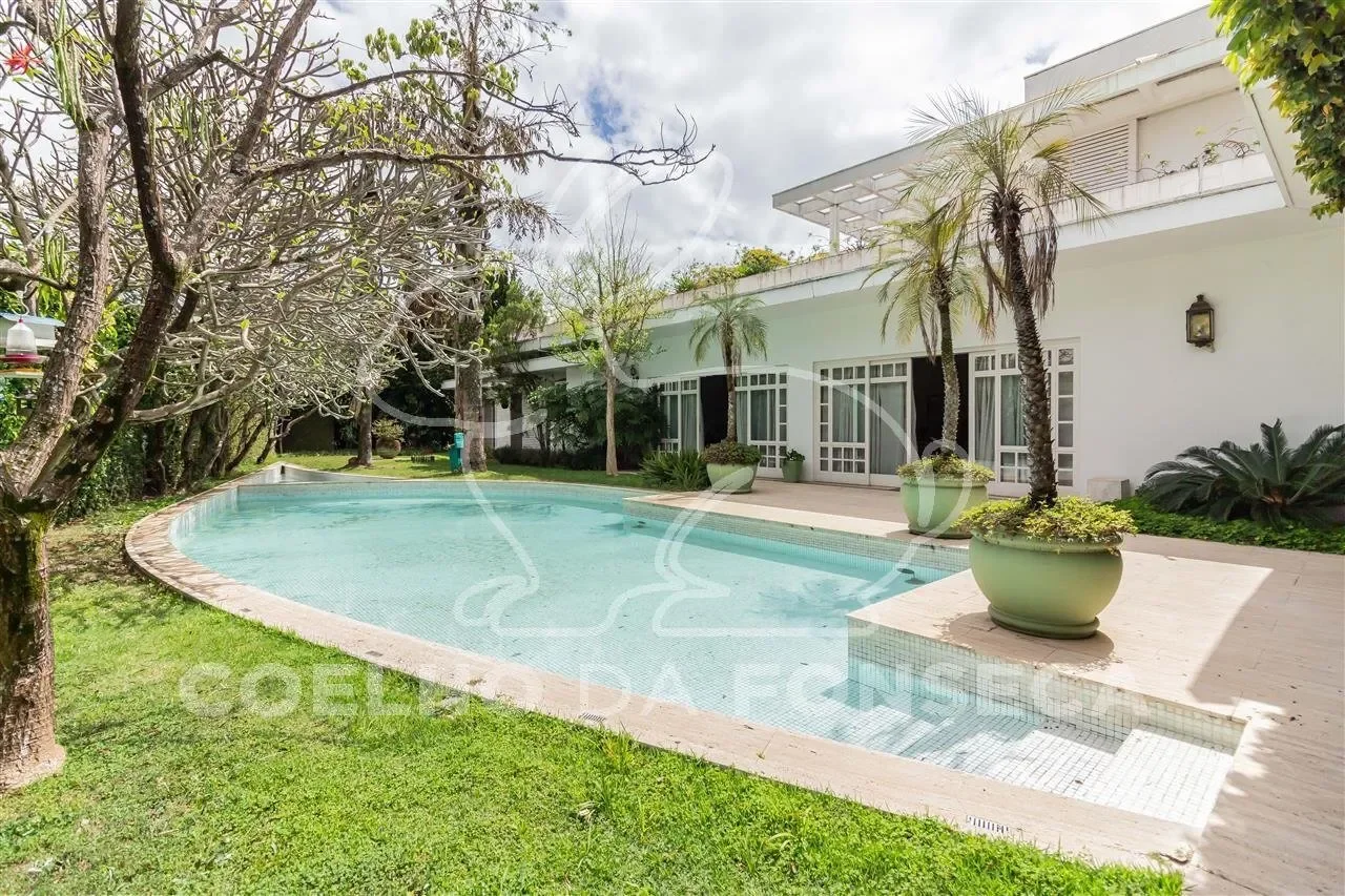 Exterior photo 5