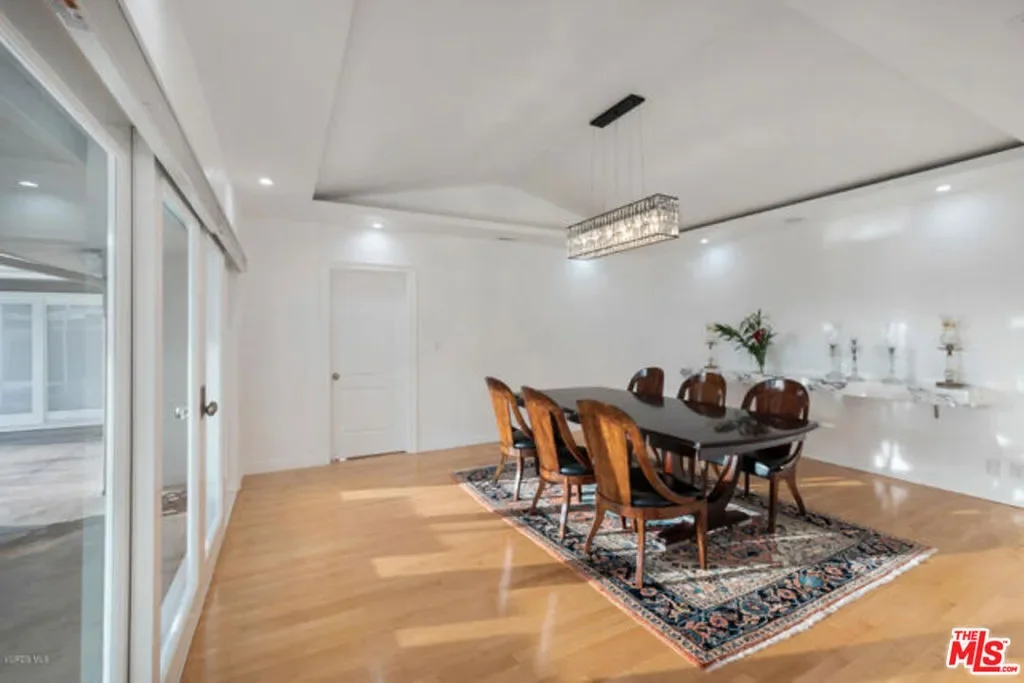 9633 Highridge Drive, Beverly Hills, California, United States. - Photo 17