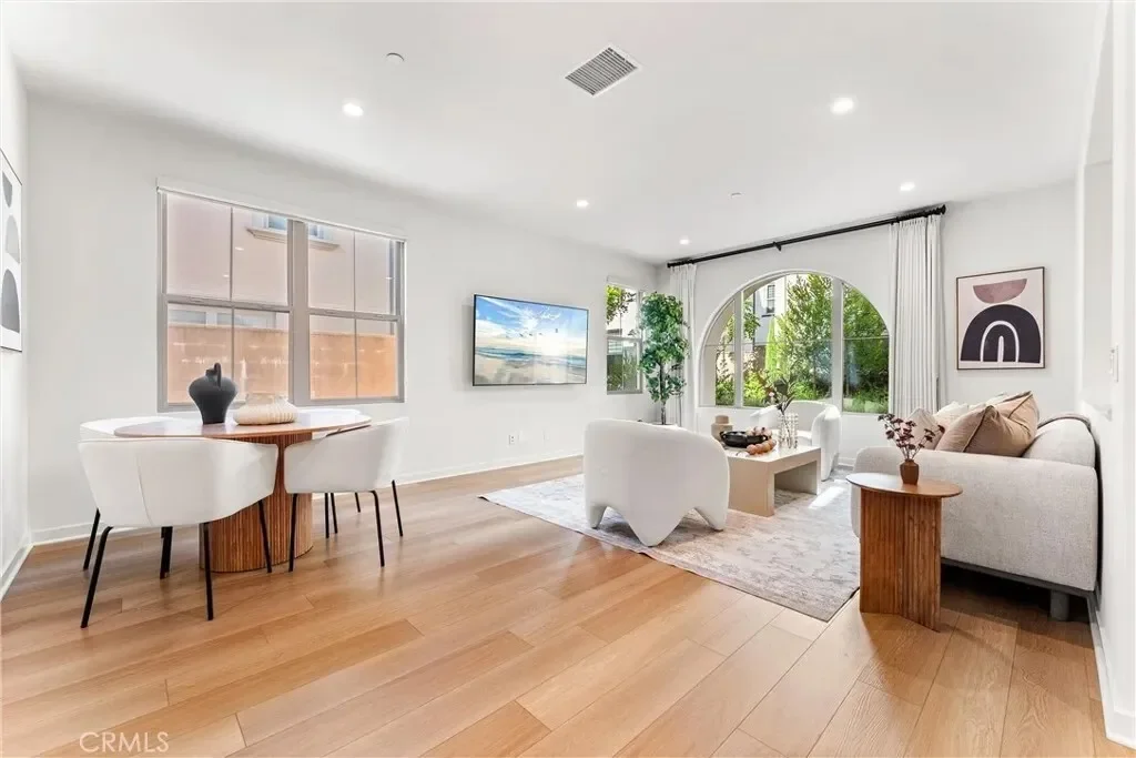 136 Newburry, Irvine, California, United States. - Photo 3