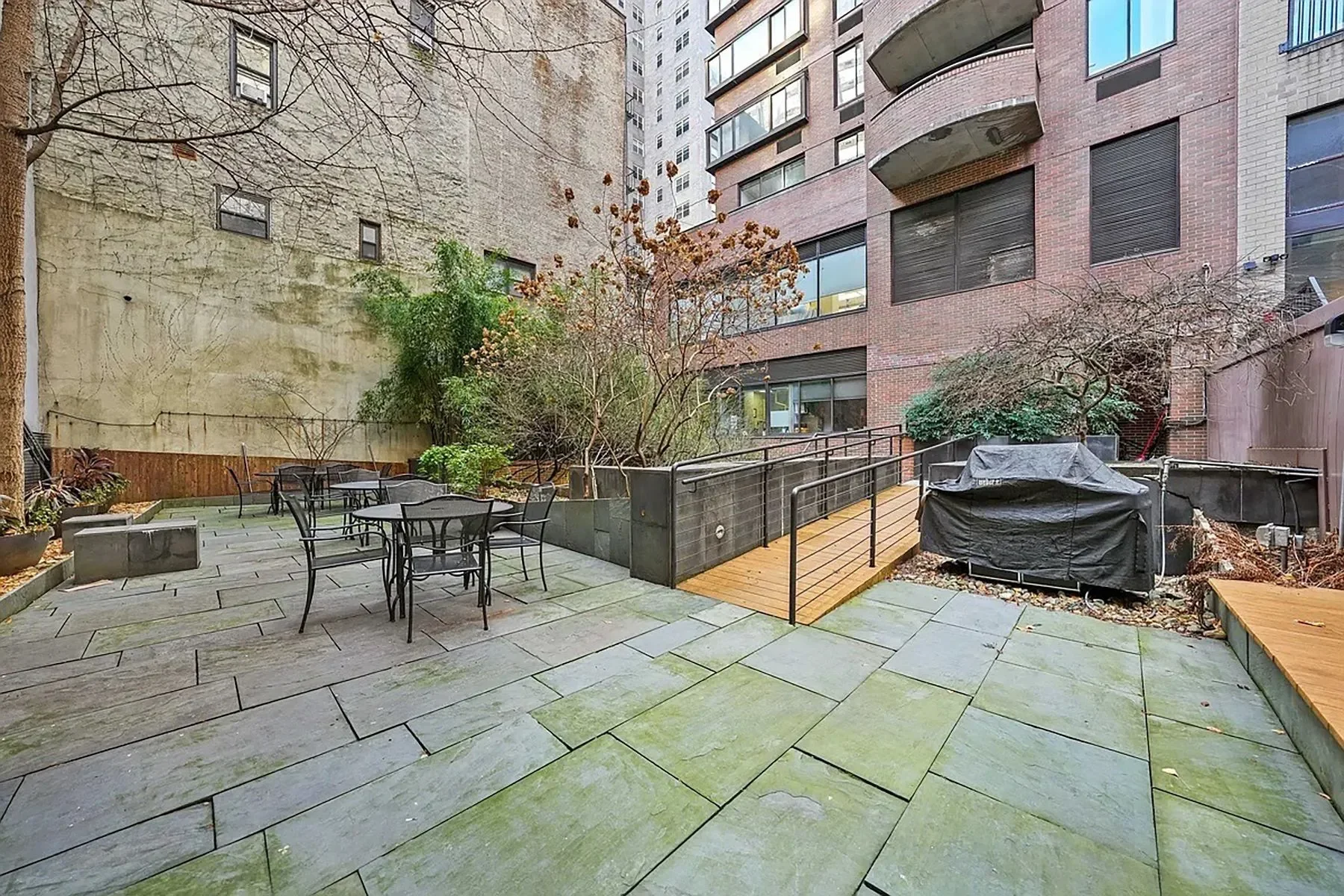 Exterior photo 3