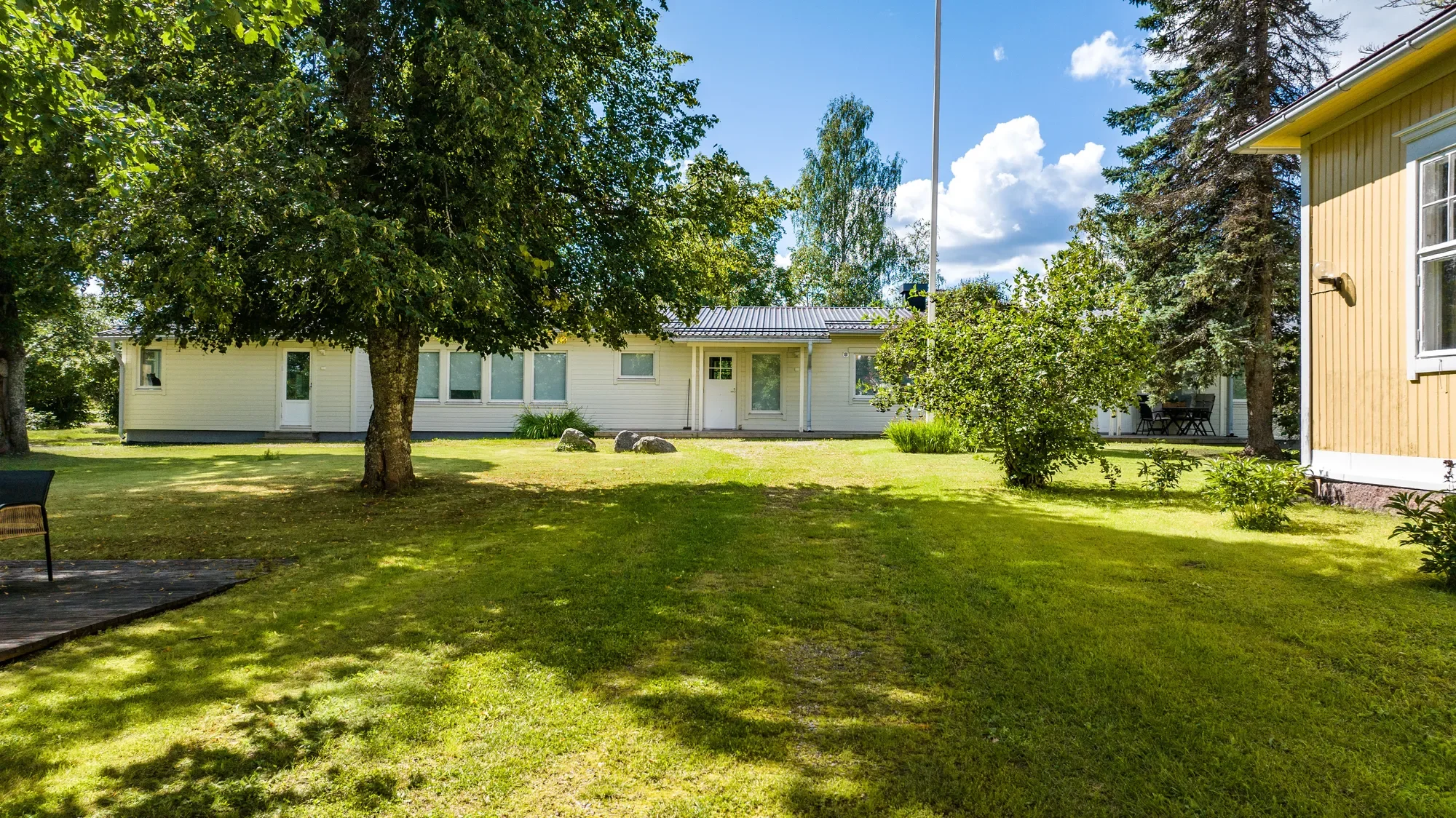 Exterior photo 11