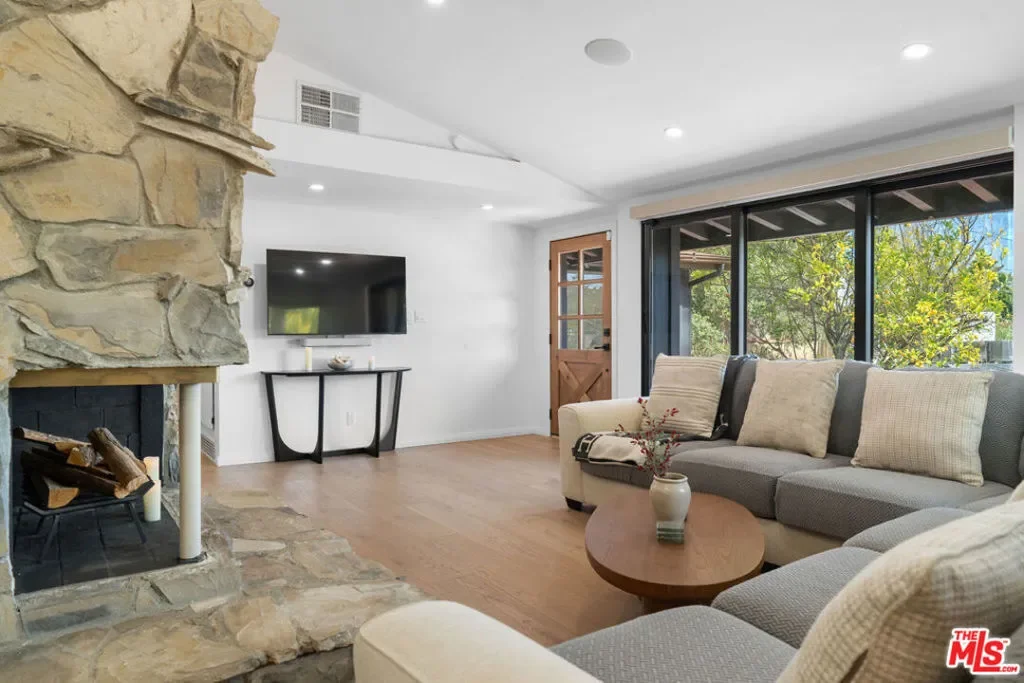22261 Ybarra Road, Los Angeles, California, United States. - Photo 18
