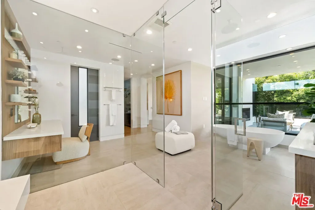 818 N Curson Avenue, Los Angeles, California, United States. - Photo 52