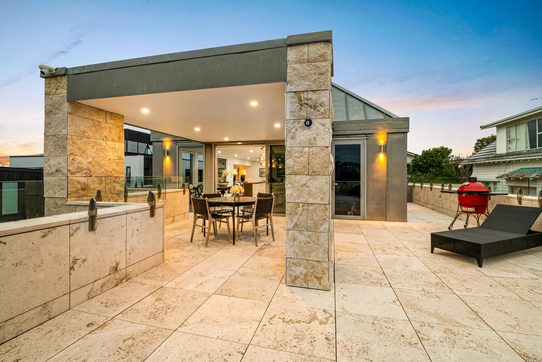 Exterior photo 3