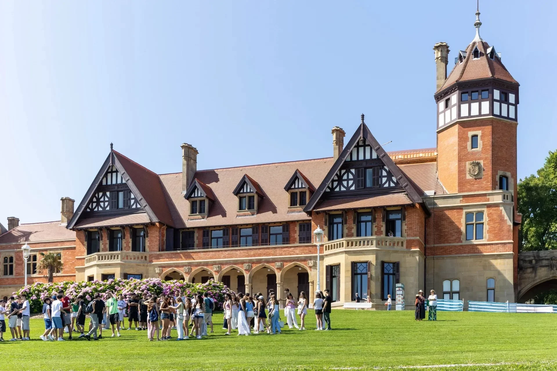 Exterior photo 4