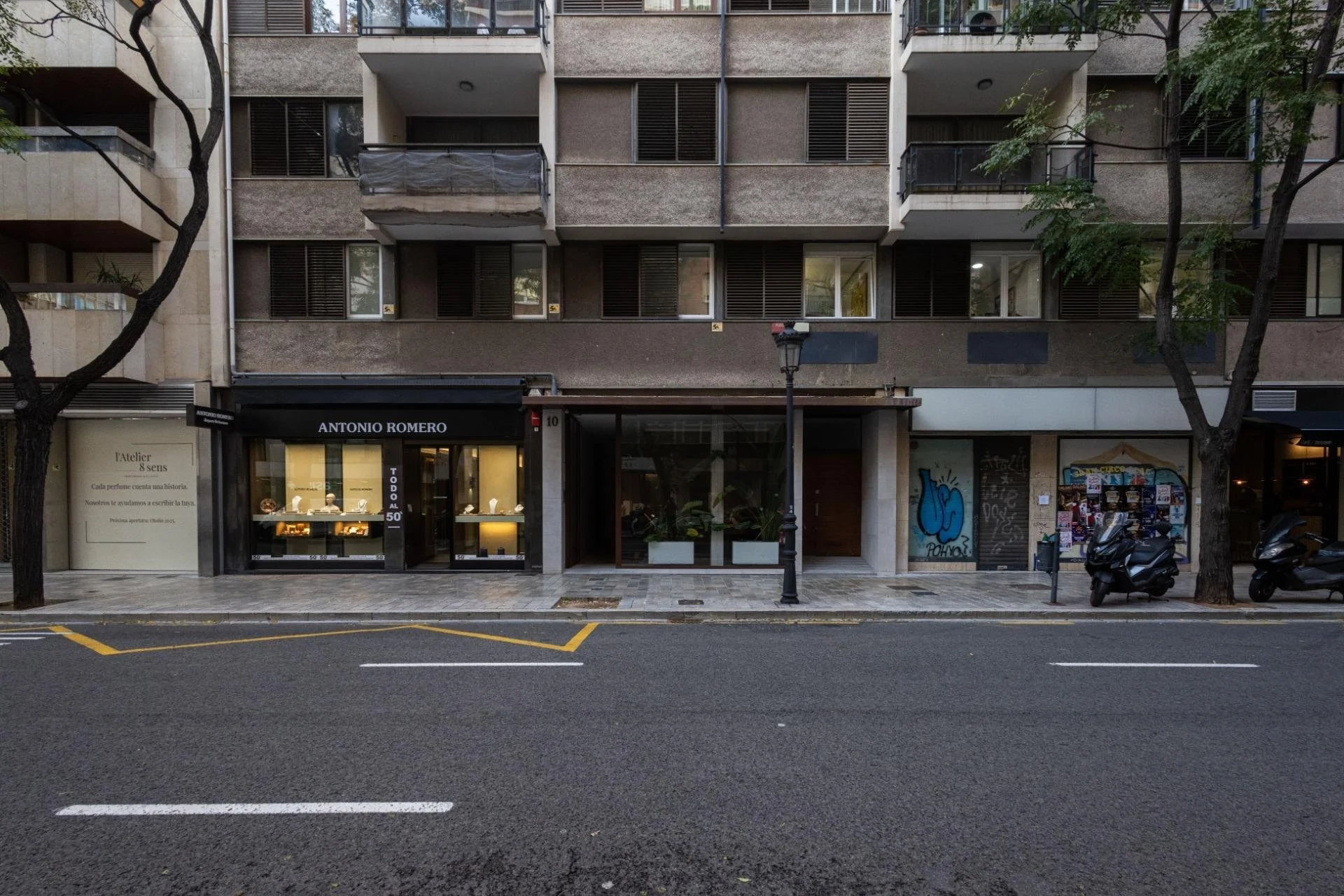 Exterior photo 4