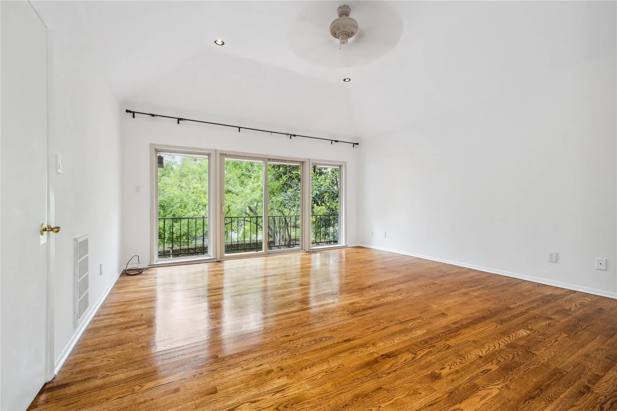 4 River Hollow Lane, Houston, Texas, United States. - Photo 9