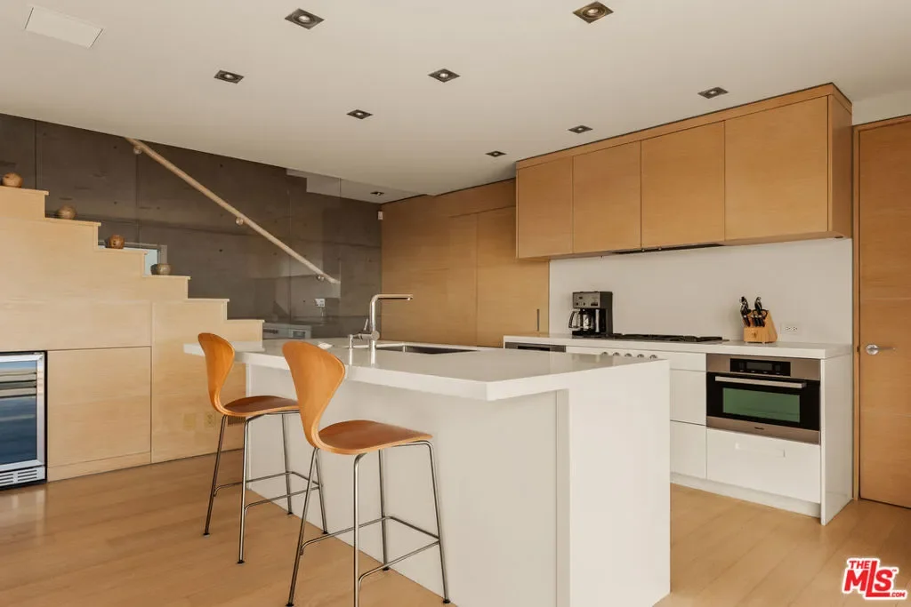467 Paseo Miramar, Los Angeles, California, United States. - Photo 20