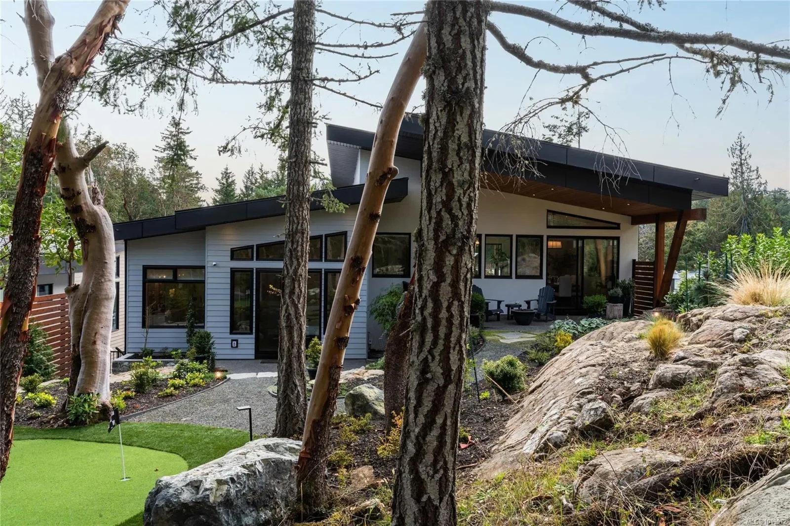 640 Medalist Ave, Colwood, British Columbia, Canada. - Photo 14