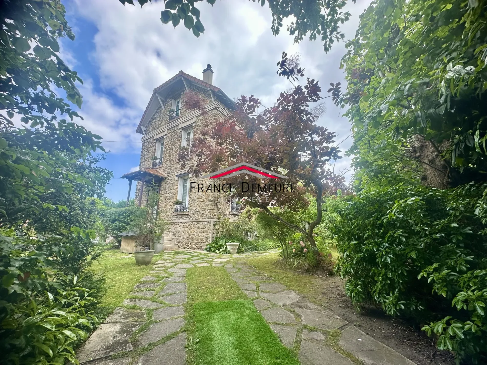 Exterior photo 3
