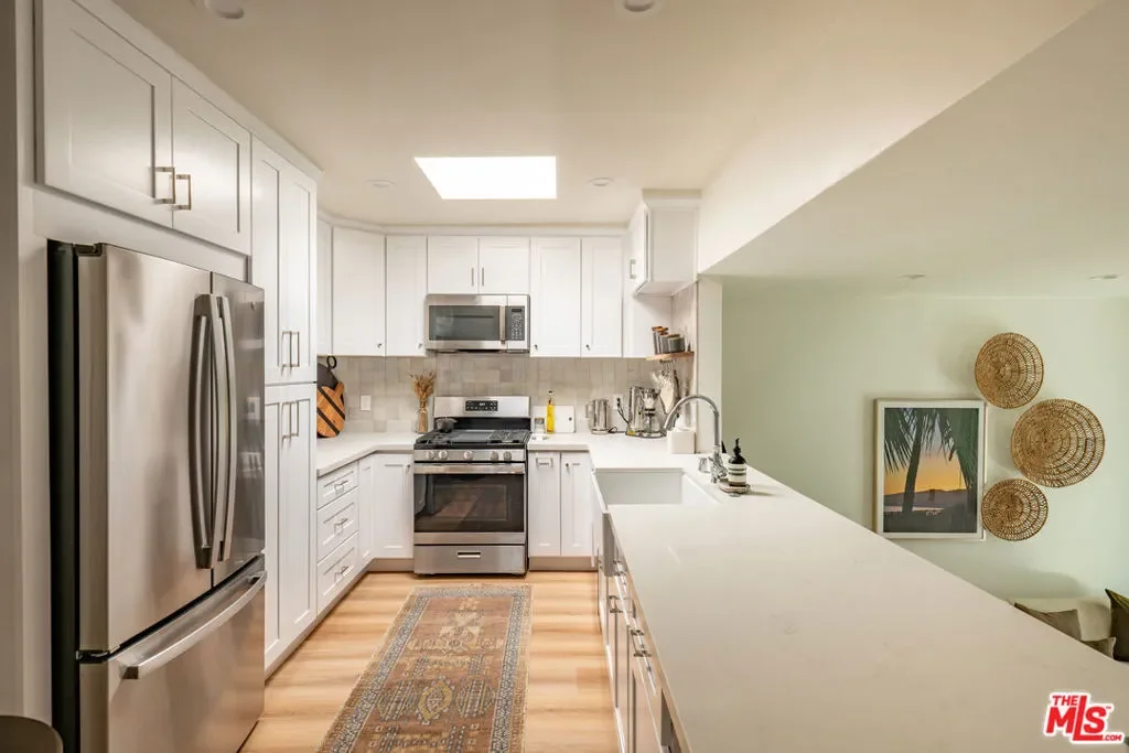 1144 17th Street 6, Santa Monica, California, United States. - Photo 8