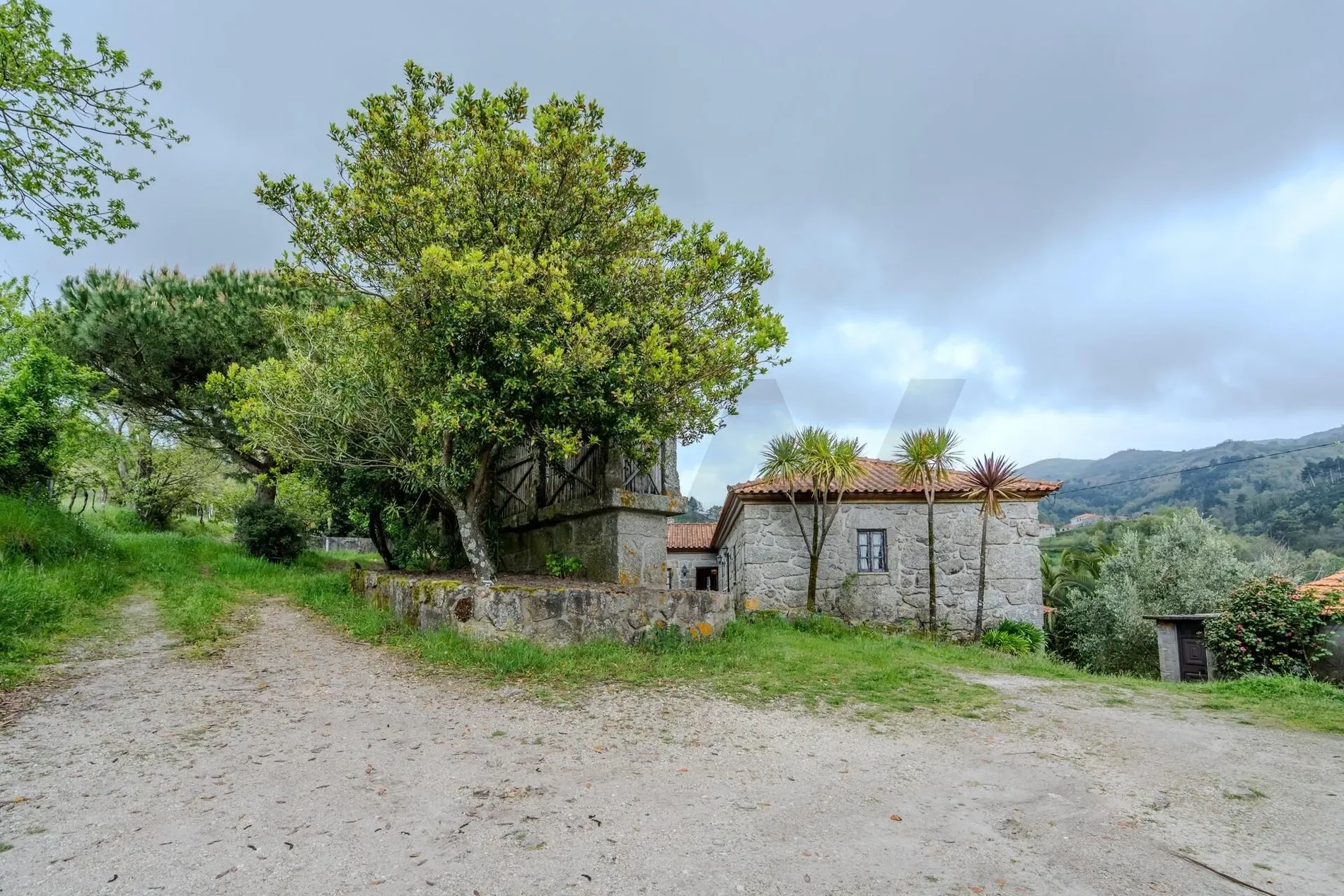 Exterior photo 9