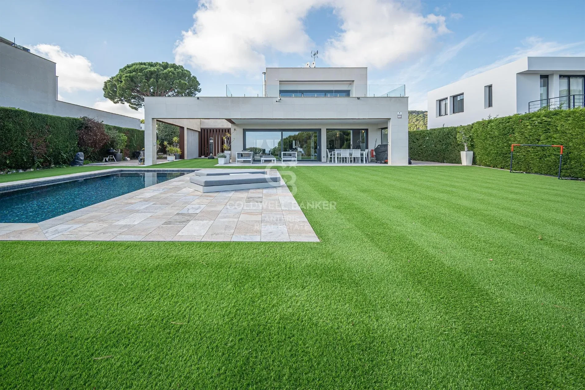 Exterior photo 7