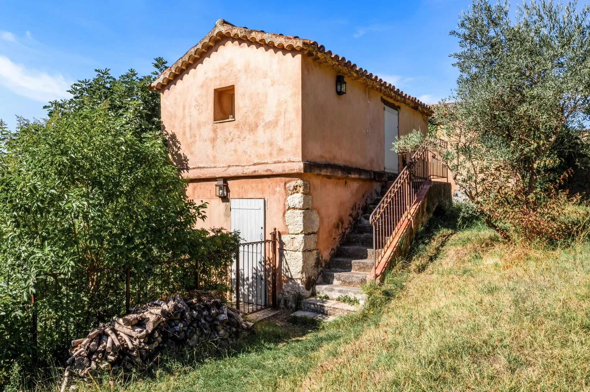 Exterior photo 10