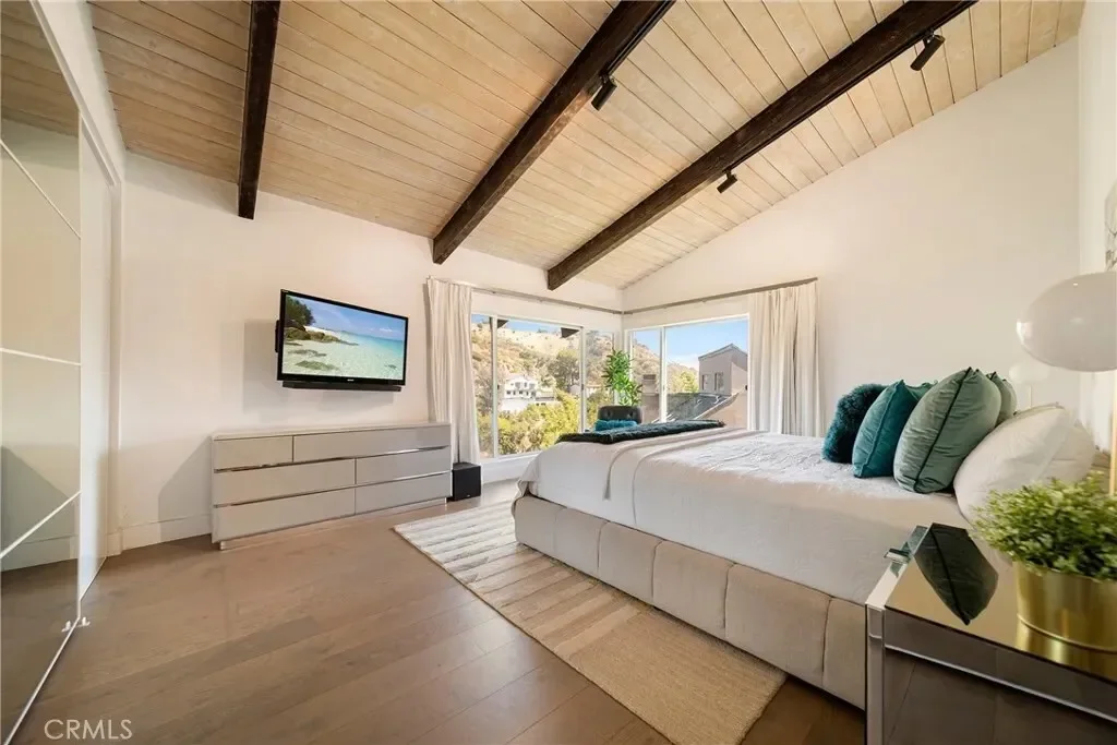 2522 Zorada Drive, Los Angeles, California, United States. - Photo 23