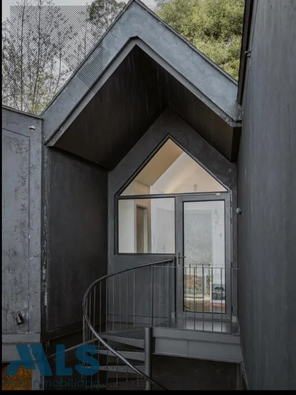 Exterior photo 2